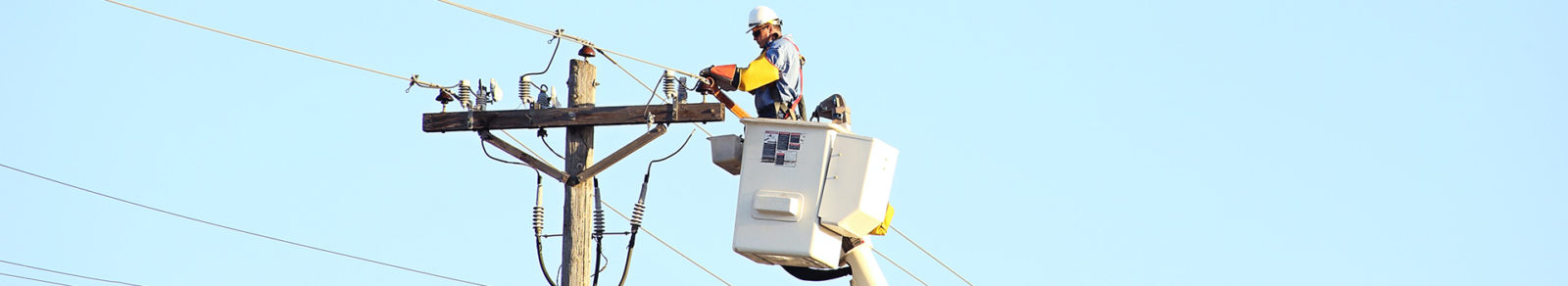 lineworker working on powerlines